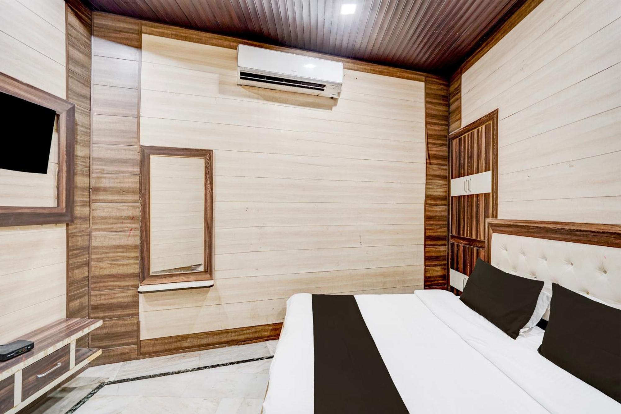 Hotel O Mayur Resort Матура Екстериор снимка