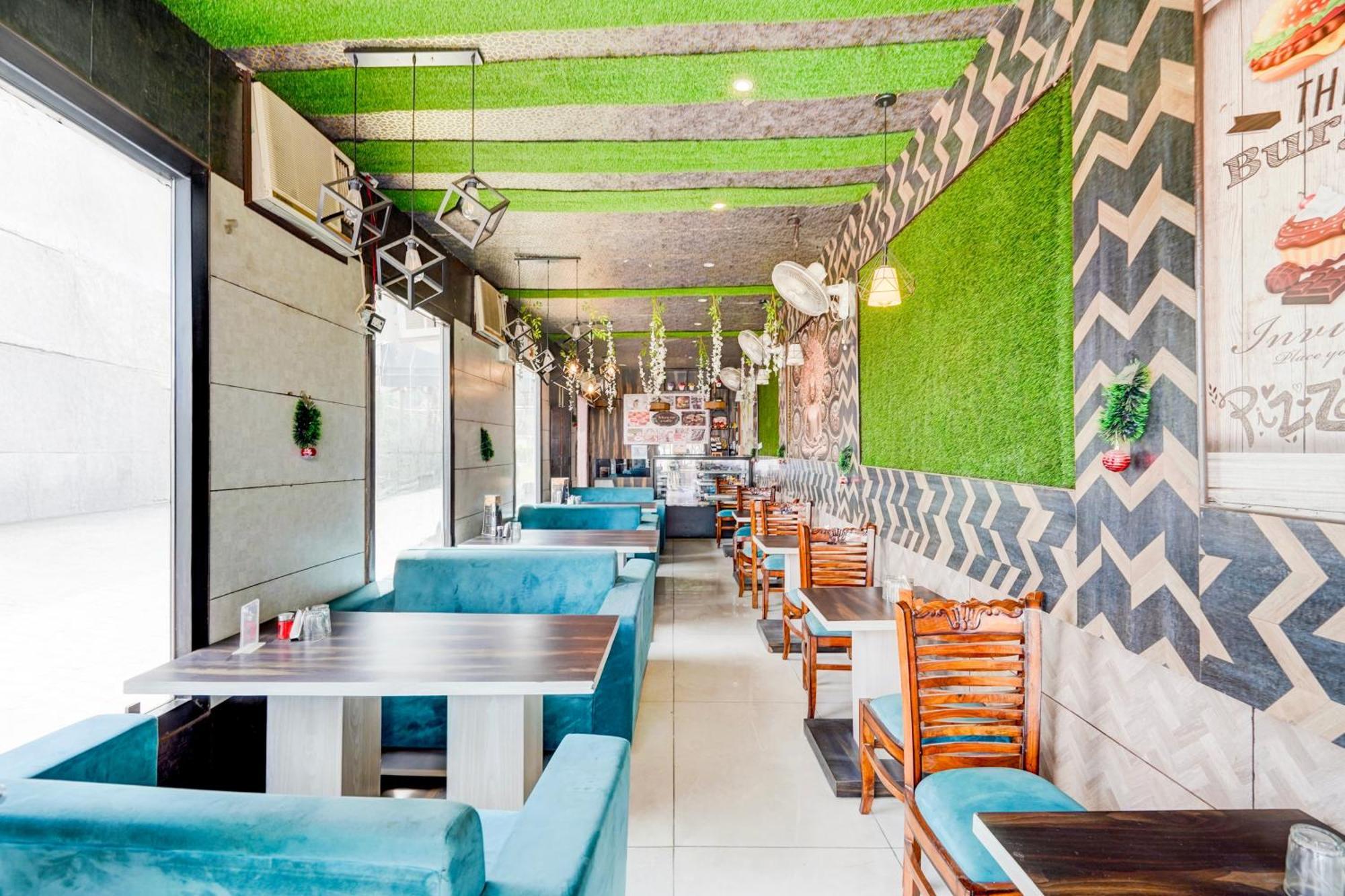 Hotel O Mayur Resort Матура Екстериор снимка