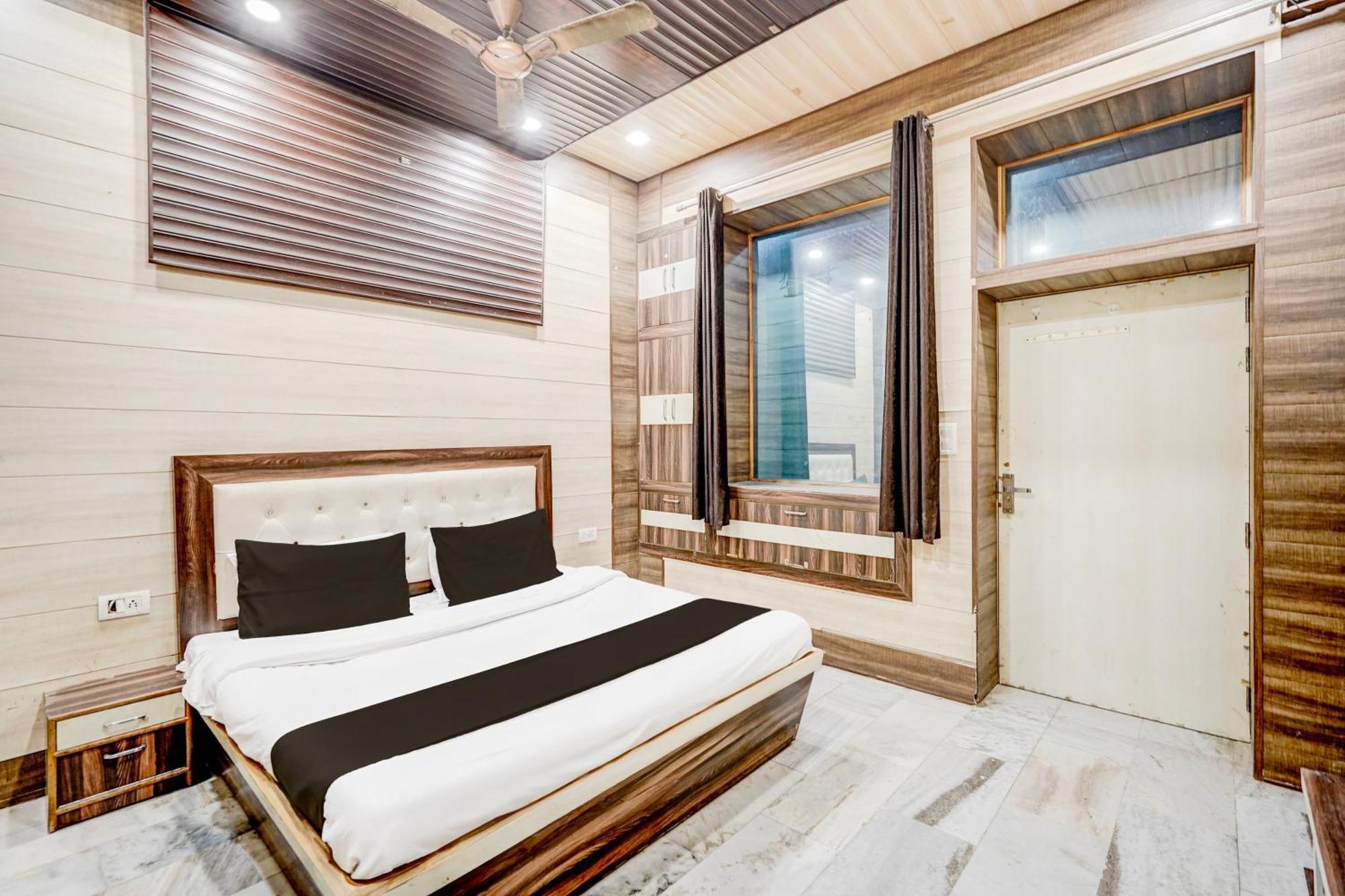Hotel O Mayur Resort Матура Екстериор снимка