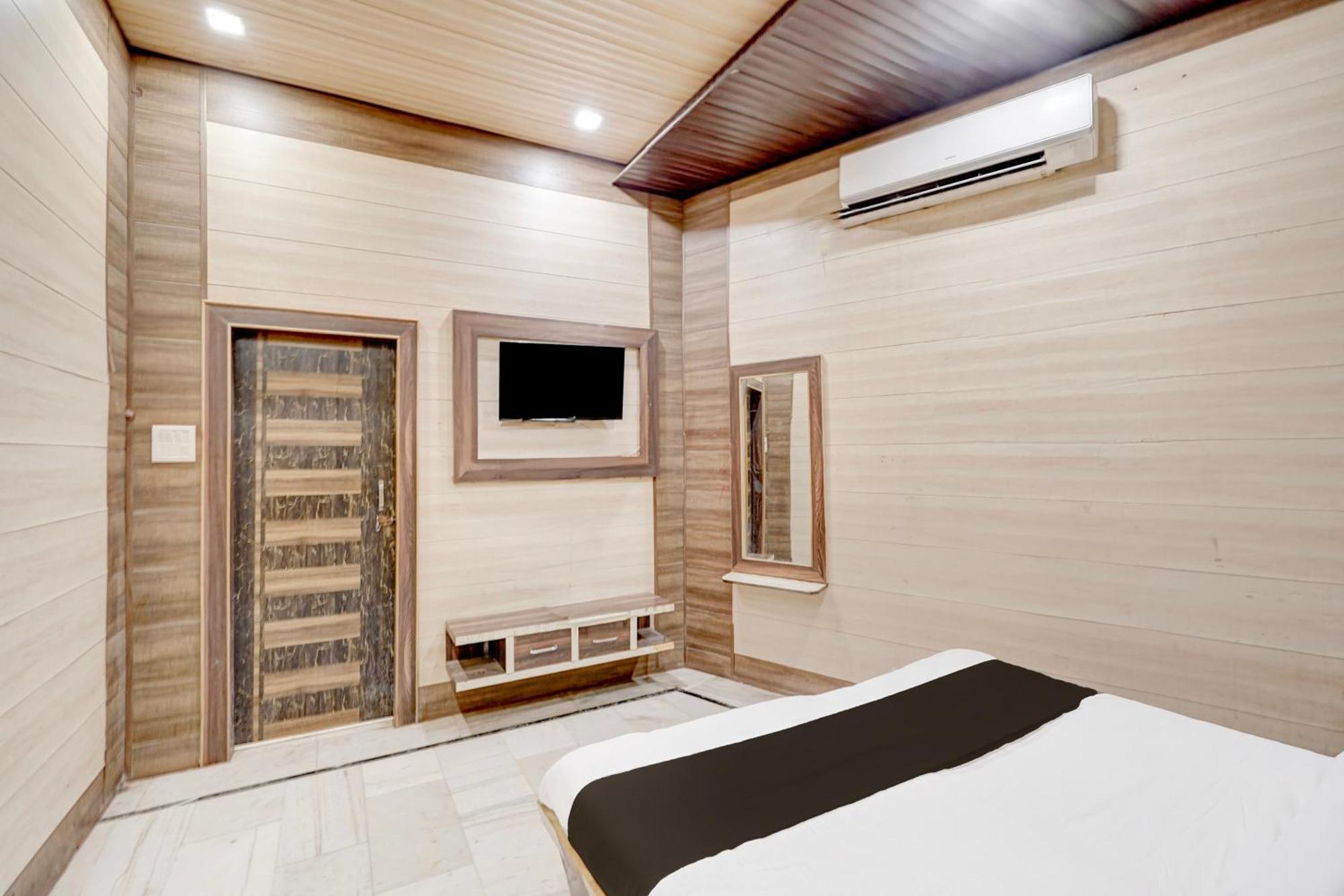 Hotel O Mayur Resort Матура Екстериор снимка