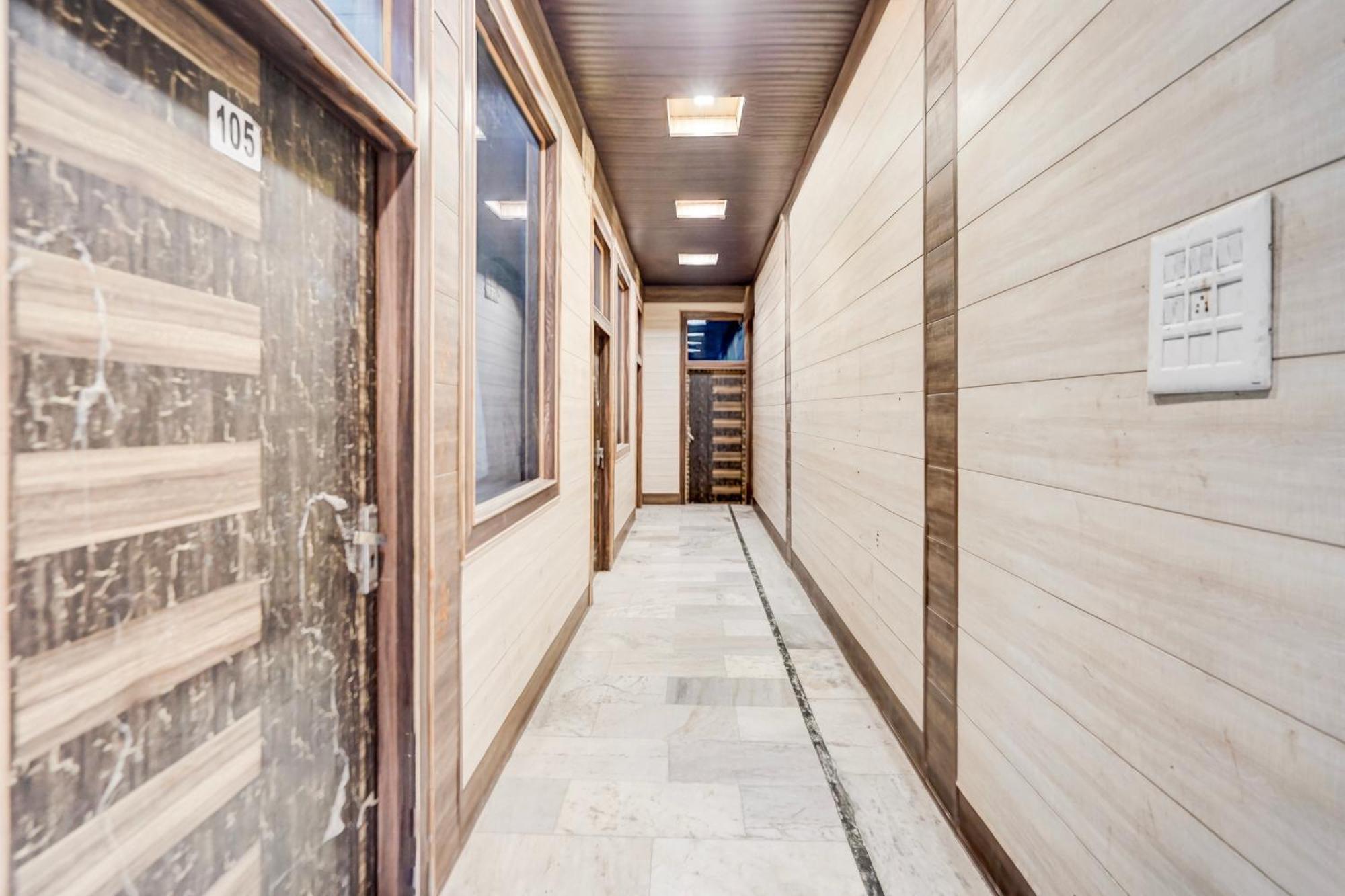 Hotel O Mayur Resort Матура Екстериор снимка
